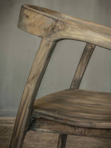 Nairobi Stuhl von Hoffz - Modernes Design, Teakholz, elegante Linien, perfekte Ergänzung für Ihren Essbereich.