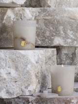 Trudon Hemera Duftkerze im Alabaster Gefäß | Duftnoten: frisch - würzig - sinnlich, Koriander und Rosa Pfeffer | 270g | BFORM