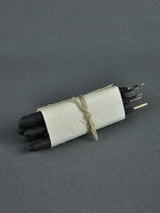 INCAUSA - Pure Breu Resin Half-Dozen Bundle | 6 traditionellen Räucherstäbchen | in nepalesisches Lotta-Papier gewickelt | aromatisch, holziger Duft | Shop Online | BFORM - Duft und Design bei BADINFORM