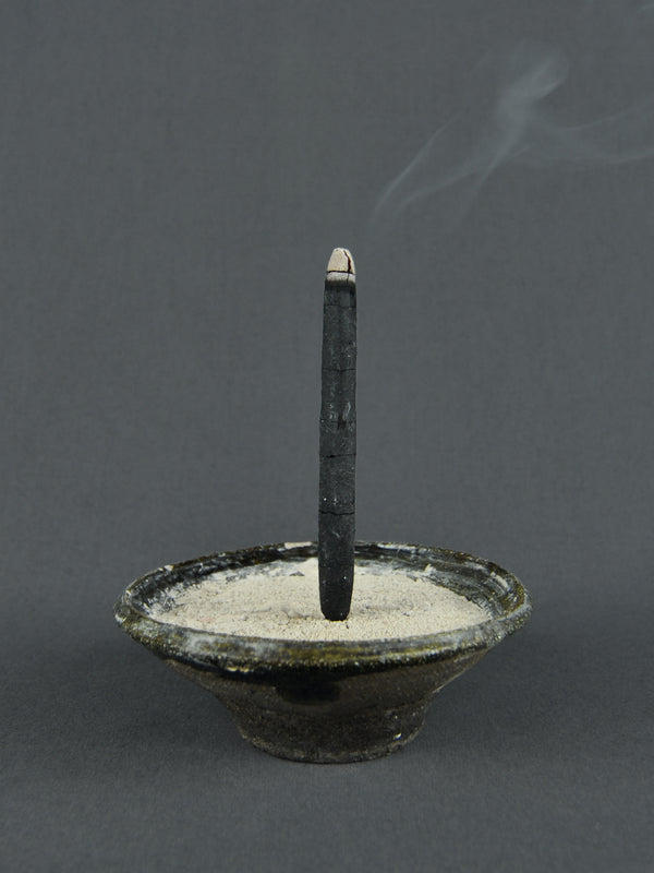 INCAUSA - Pure Breu Resin Incense | Half-Dozen Bundle | 6 traditionellen Räucherstäbchen | in nepalesisches Lotta-Papier gewickelt | aromatisch, holziger Duft | Shop Online | BFORM - Duft und Design bei BADINFORM