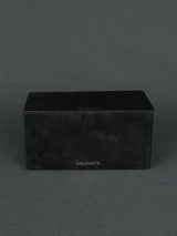 Mad et Len | Duftkerze Graphite - Black Block Horizontal 420g | Shop Online | BADINFORM