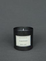 Mad et Len - Darkwood Bougie Apothicaire Duftkerze, 300g schwarzes Wachs, rauchig - holzig | BADINFORM