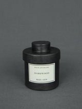 Mad et Len - Darkwood Bougie Apothicaire Duftkerze, 300g schwarzes Wachs, rauchig - holzig | BADINFORM