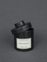 Mad et Len - Grand Mogul Bougie Apothicaire Duftkerze, 300g schwarzes pflanzliches Wachs, Duftnoten - aromatisch, frisch, reichhaltig, holzig | BADINFORM Shop