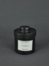 Mad et Len | Duftkerze Graphite - Bougie Apothicaire 300g | Shop Online | BADINFORM