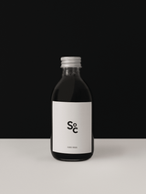 Kuro Wasch von Sort of Coal, 250ml Flüssigseife für Haare, Körper und Hände. Erhältlich bei BFORM