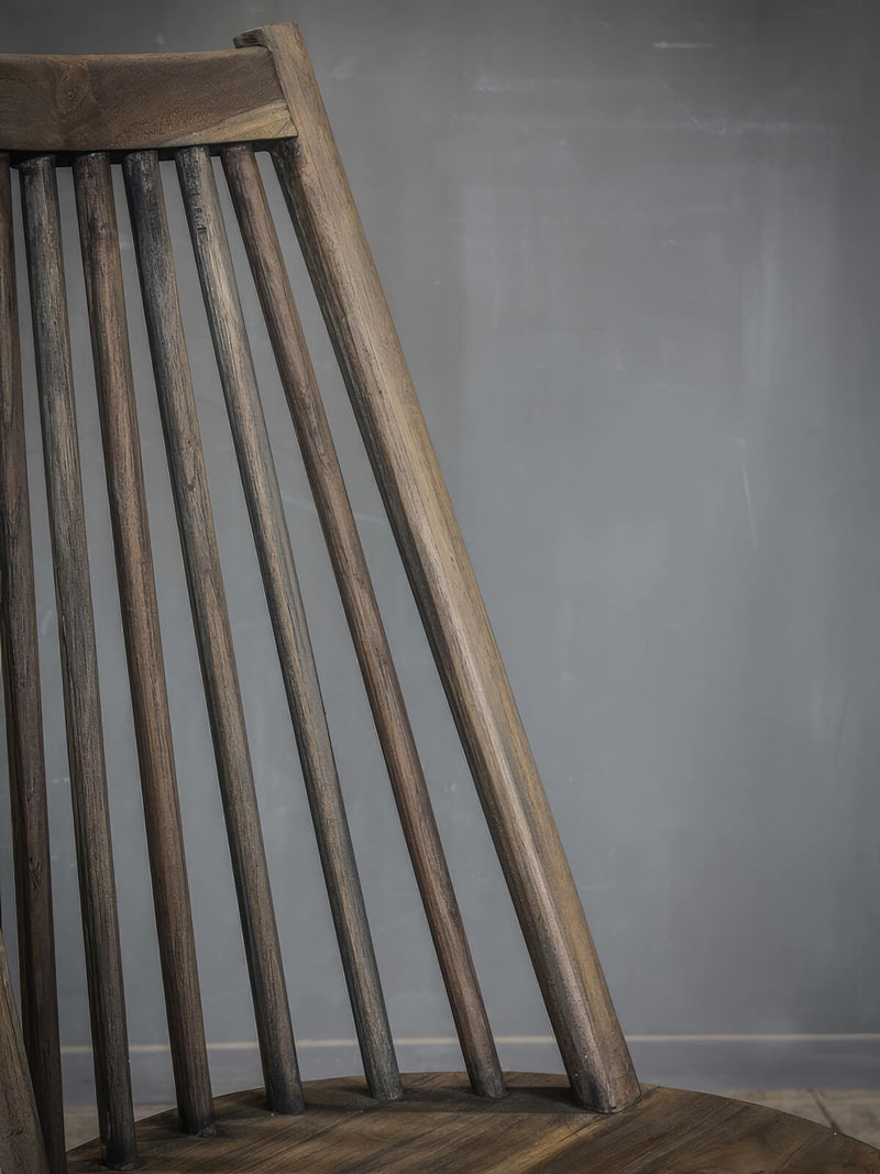 Tanga Stuhl von Hoffz - Zeitloses Design, Teakholz, elegante Linien, perfekt für jeden Essbereich.