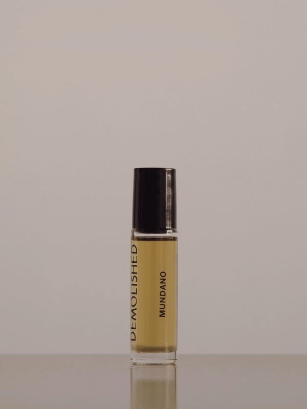 Demolished Studio - Mundano Eau de Perfume, 10ml | Erlebe die betörende Mischung aus gewürztem Oudh Dhan, Tabak und rauchig animalischen Noten.