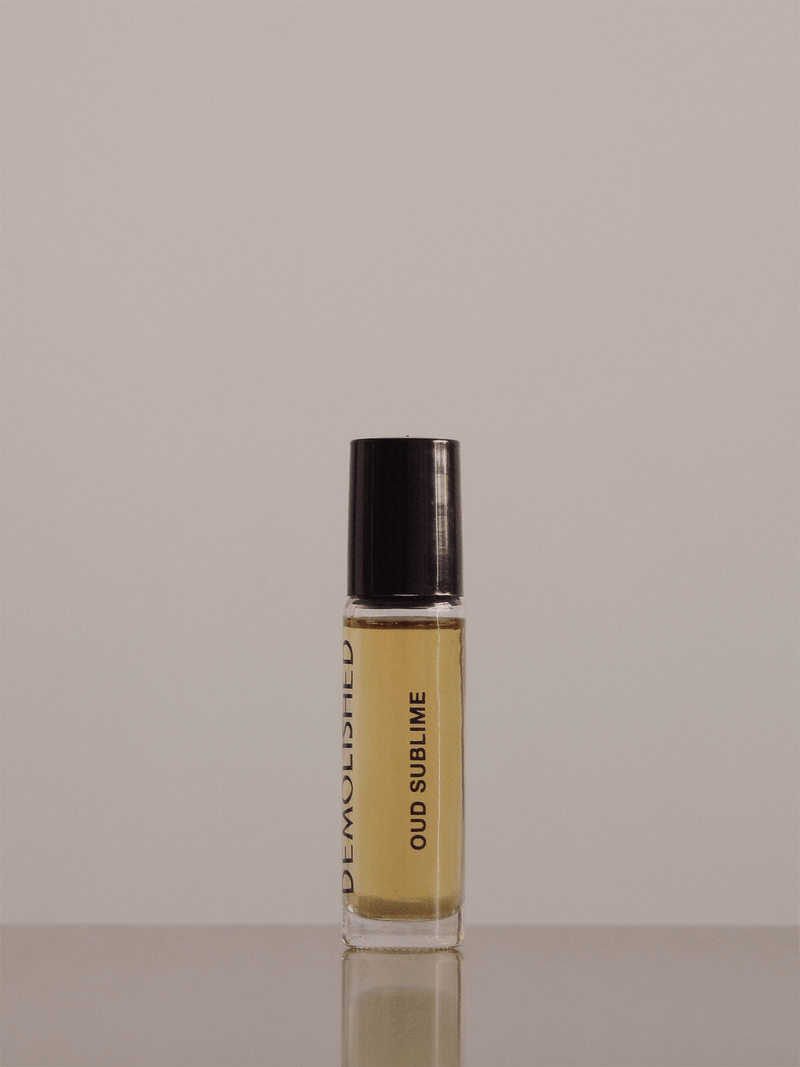 Demolished Studio - Oud Sublime Eau de Perfume, 10ml | Erlebe die erlesene Komposition aus Rose und Safran, erdigem Labdanum und Zedernholz, indischem Oud, Amber und Moschus.