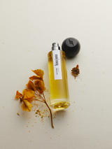 Hima Jomo - Himalaya inspirierte Parfums | Autumn in Lhoka mit Duftnote: schwarzer Pfeffer, Safran, Weihrauch, Patchouli, Birkenteer, Gerste | Amber -würzig - holzig | erhältlich bei BADINFORM BFORM