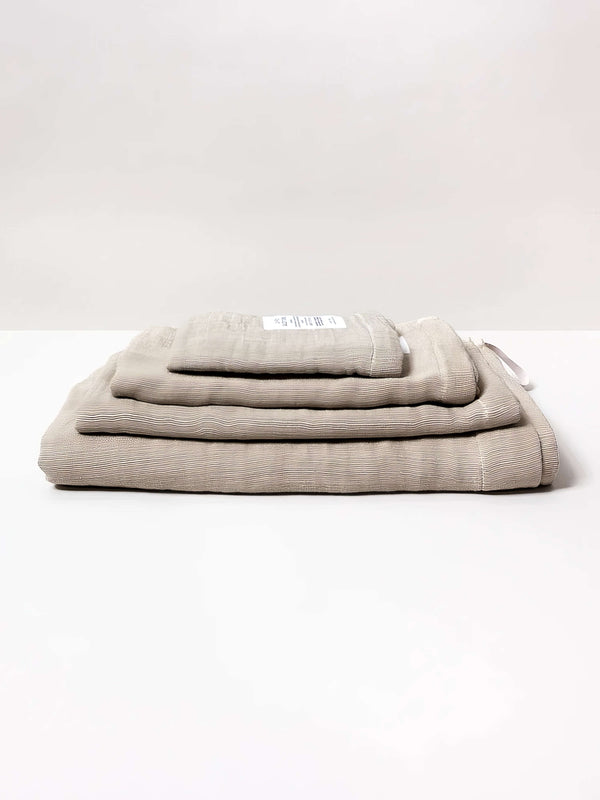 Shinto Towel, Japanisches 2.5-Ply Gauze Handtuch, Beige, erhältlich in 3 Größen bei BADINFORM, extrem saugfähig und weich