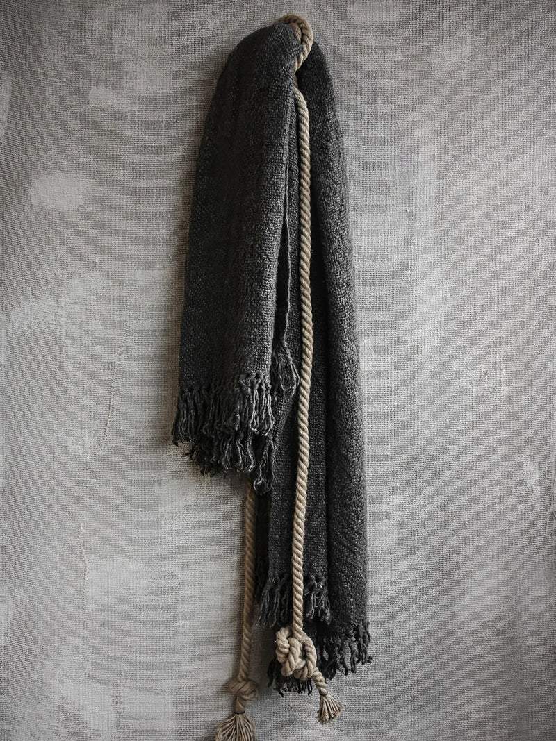 Azira Tagesdecke von Hoffz Interior aus 100% Leinen