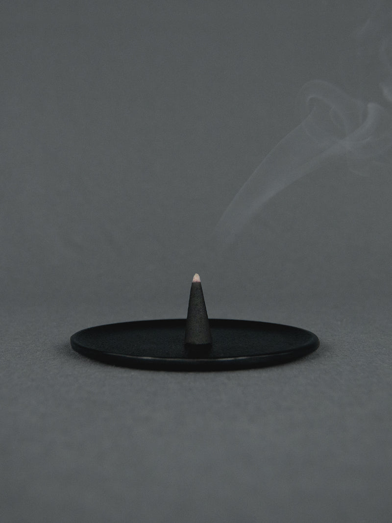 BLACKBIRD AI Incense Räucherkegel | Geranie, Rosen, Moos, Minze | grüner Duft | Shop Online | Blackbird bei BFORM
