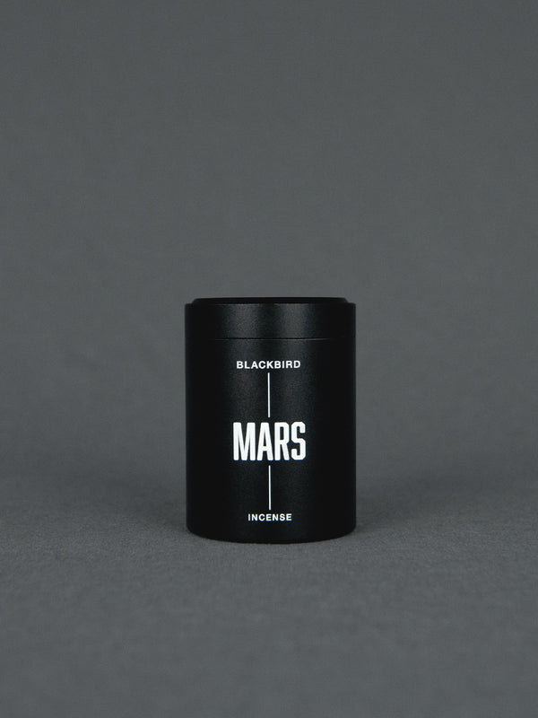 BLACKBIRD Mars Incense Räucherkegel | Duftnoten - Weihrauch, Dragon´s Blood Harz, Staub - warm, würziger und „staubiger“ Raumduft | 20 Kegel in schwarzer Metalldose | Shop Online | Blackbird bei BFORM