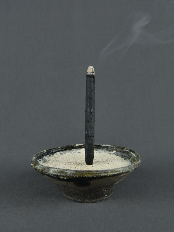 INCAUSA - Breu Resin Chacrona & Jagube Incense | Half-Dozen Bundle | 6 traditionellen Räucherstäbchen | in nepalesisches Lotta-Papier gewickelt | aromatisch, holziger Duft | Shop Online | BFORM - Duft und Design bei BADINFORM