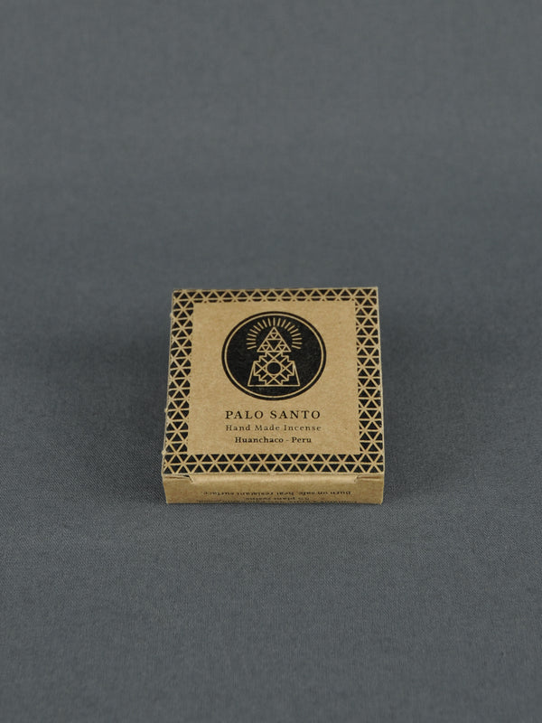 INCAUSA - Gepresstes Palo Santo Holz | Box mit 4 handgepressten Sticks | Duftnote: warm, holzig, balsamisch | Shop Online | BFORM - Duft und Design bei BADINFORM