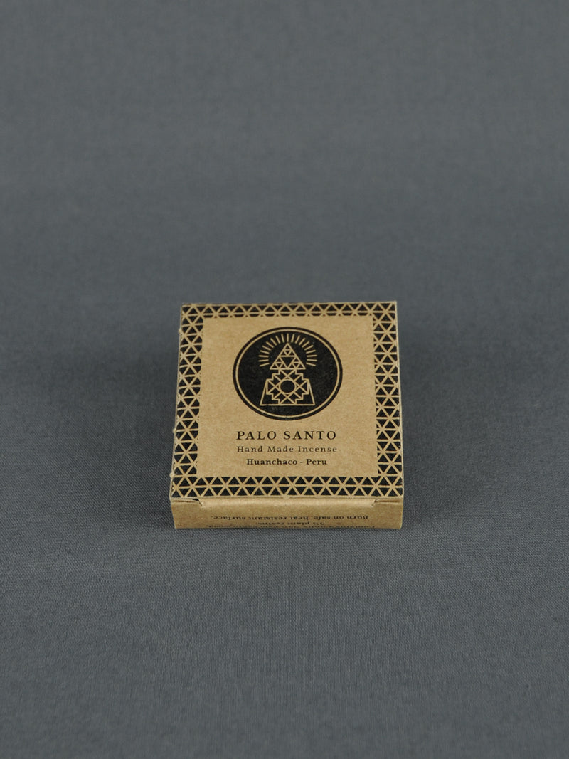 INCAUSA - Gepresstes Palo Santo Holz | Box mit 4 handgepressten Sticks | Duftnote: warm, holzig, balsamisch | Shop Online | BFORM - Duft und Design bei BADINFORM