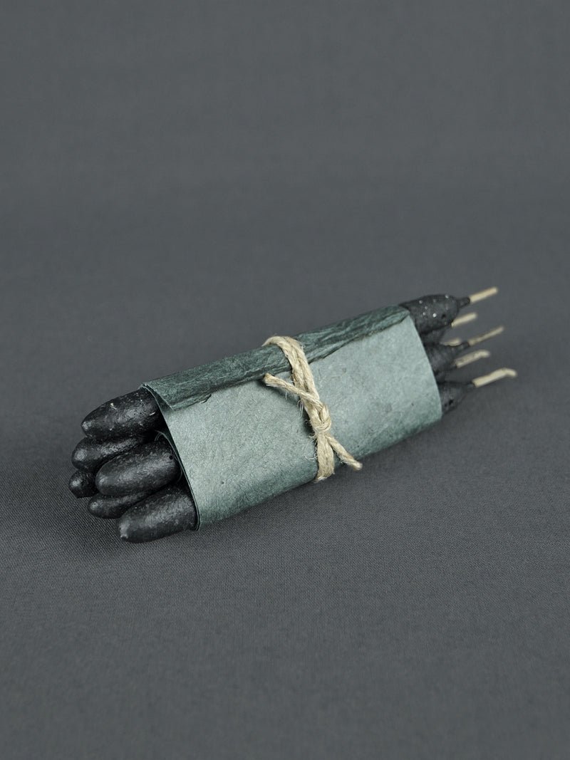 INCAUSA - Breu Resin White Sage Half-Dozen Bundle | 6 traditionellen Räucherstäbchen | in nepalesisches Lotta-Papier gewickelt | mit weißem Salbei verfeinert | aromatisch, holziger Duft | Shop Online | BFORM - Duft und Design bei BADINFORM