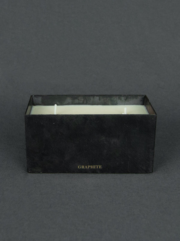 Mad et Len | Duftkerze Graphite - Black Block Horizontal 420g | Shop Online | BADINFORM