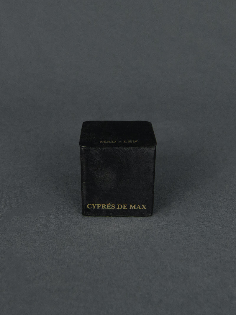MAD et LEN | Duftkerze Cypres De Max - Black Block Mini - 120g black wax | Shop Online | BADINFORM