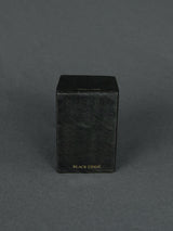 MAD et LEN | Duftkerze Black Uddu - Black Block Vertical - 320g black wax | Shop Online | BADINFORM
