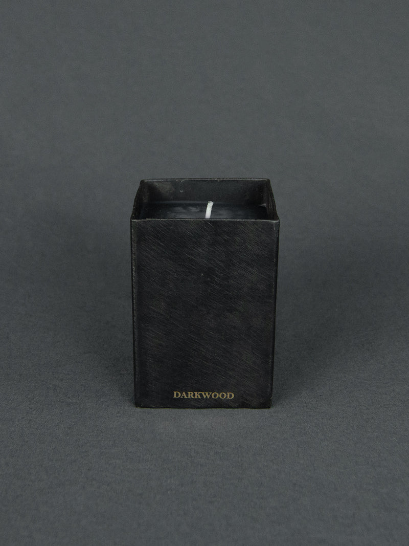 MAD et LEN | Duftkerze Darkwood - Black Block Vertical - 320g black wax | Shop Online | BADINFORM