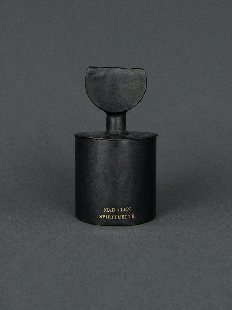 Mad et Len | Duftkerze Spirituelle - Bougie Totem 300g - black wax  | Shop Online | BADINFORM