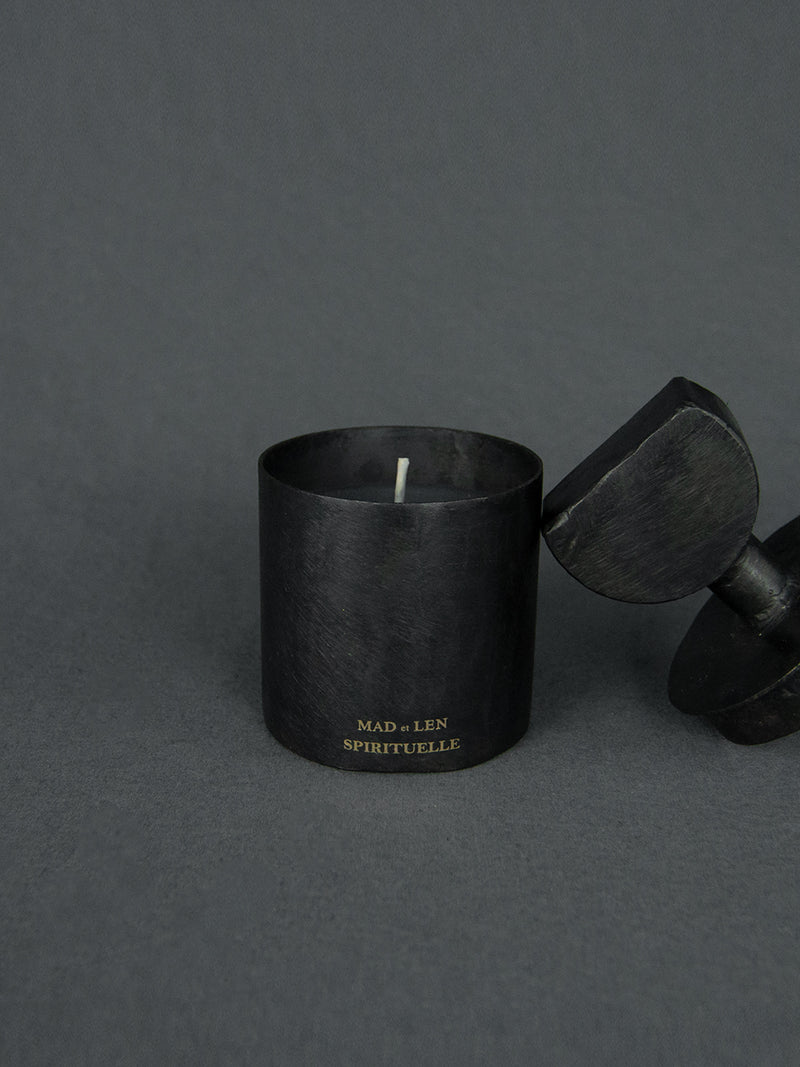 Mad et Len | Duftkerze Spirituelle - Bougie Totem 300g - black wax  | Shop Online | BADINFORM