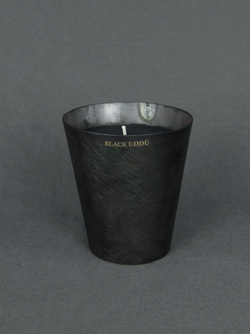 Mad et Len | Duftkerze Black Uddu - Bougie Vestimentale 450g - black wax | Shop Online | BADINFORM