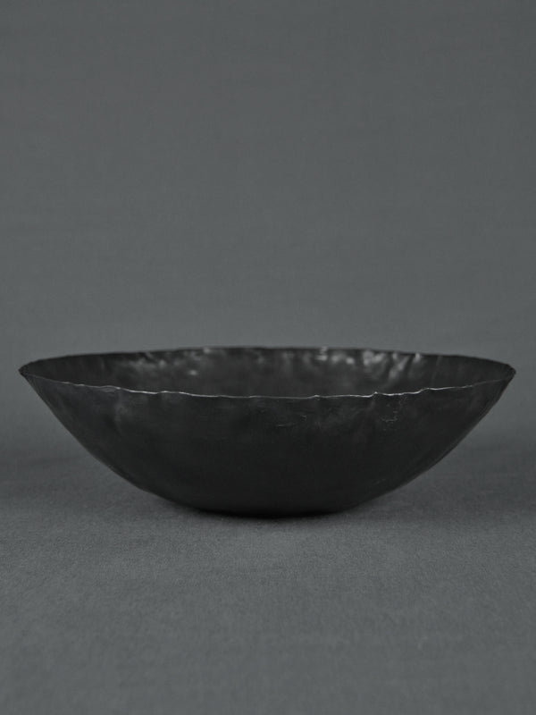 MAD et LEN | Designobjekt - Monarchia Black Bowl | Schale 26 cm | Shop Online | BADINFORM