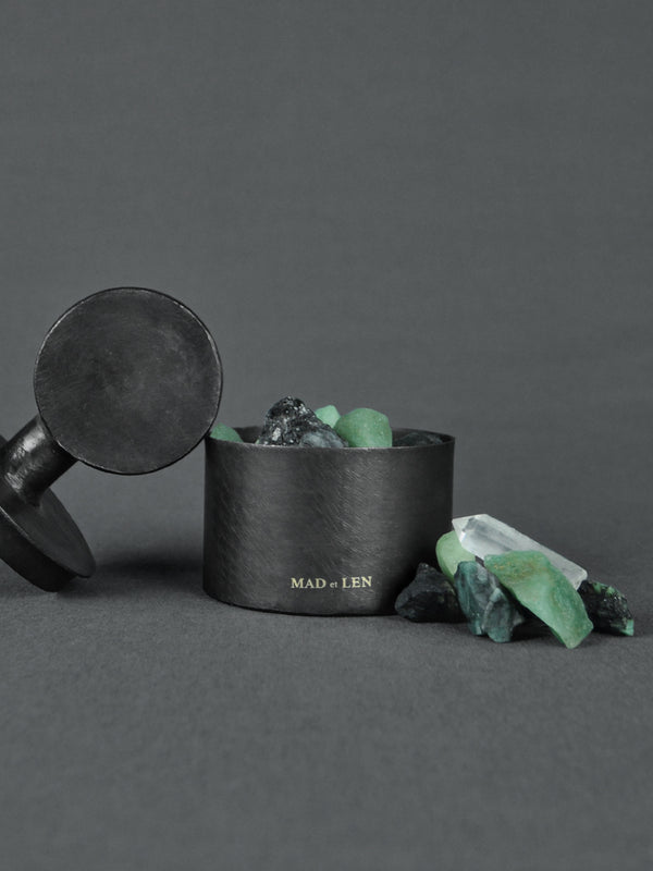 MAD et LEN | Pot Pourri Mineral Totem | Grüne Smaragd- & Aventurinkristalle | Shop Online | BADINFORM