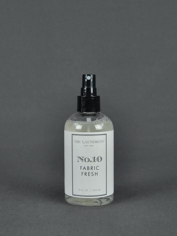 The Laundress - No. 10 FABRIC FRESH CLASSIC | Wäscheduft | 250 ml | freurige Würze, frische Pudernoten, warmer Moschus | Shop online | BADINFORM
